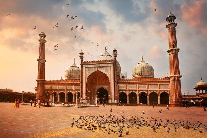 Delhi, Dharamshala, Amritsar & Kashmir Valley Tour