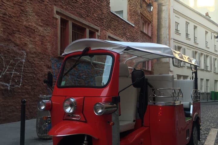 Paris Sightseeing by Tuk Tuk Golf Cart 2 hours