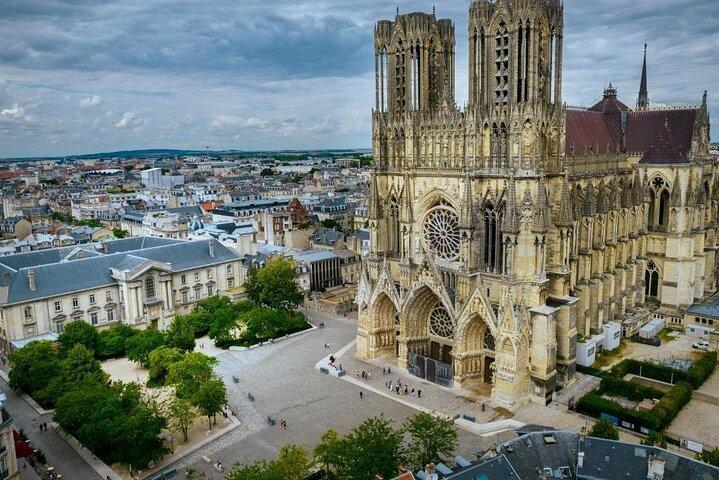 Reims Walking Tour: Selvguidet by spil