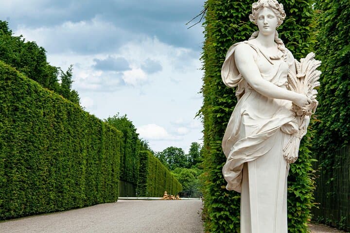 Versailles Gardens by Golf Cart and Private Palace Experience