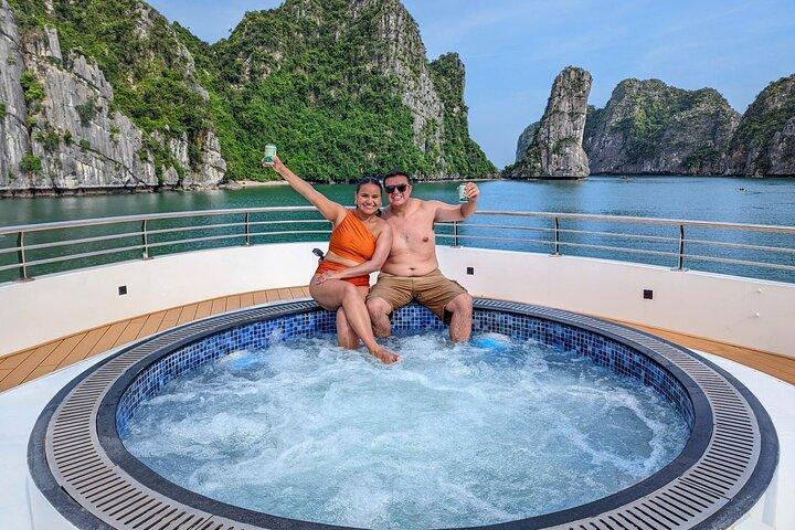 Cat Ba : Modern & Luxury 5* Serenity Cruise Discover Lan Ha Bay(ランハ湾)