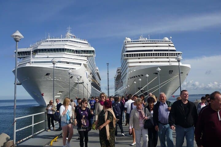 Private Transfer from Amsterdam to the Cruise Port in Rotterdam