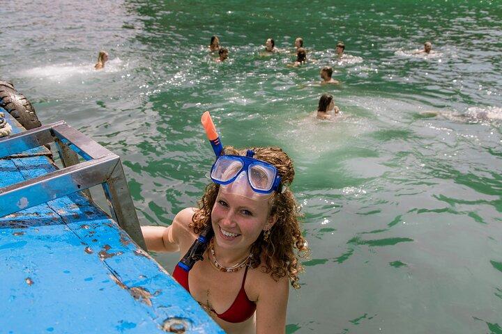 Tagestour : Kajak- und Schnorchelboottour durch die Ha Long Bay