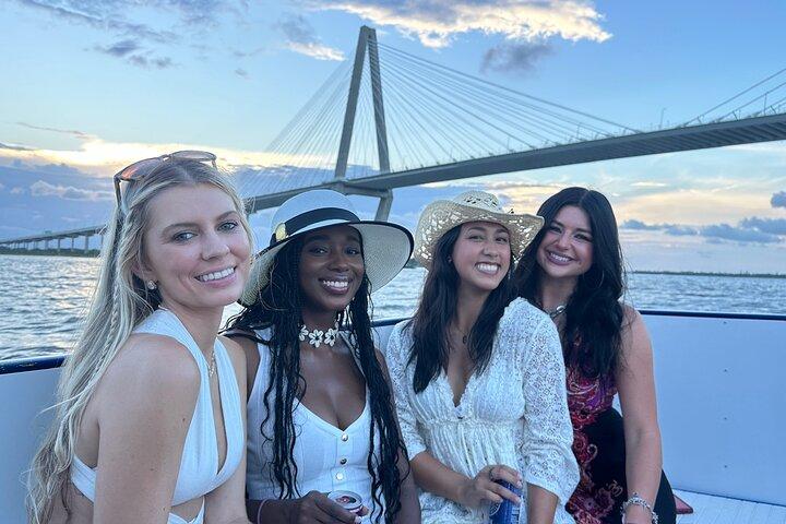 Semi Private Party Boat Cruise Shem Creek til Charleston Harbor