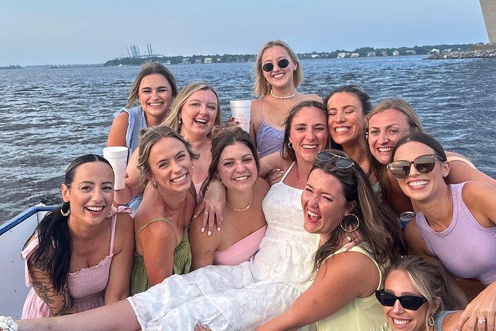 Semi Private Party Boat Cruise Shem Creek til Charleston Harbor