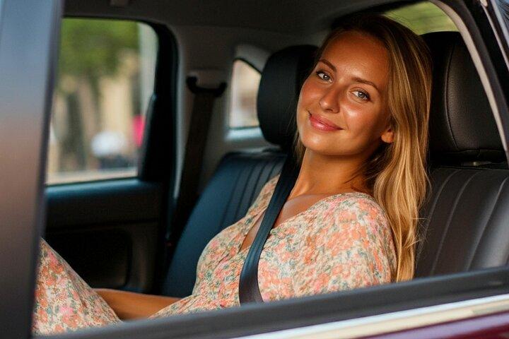 プライベートセダンでの女性専用空港送迎-安全&快適