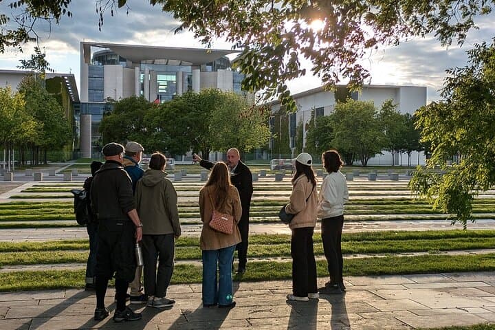 Berlin Tour Government District and Visit Hall Dome Reichstag