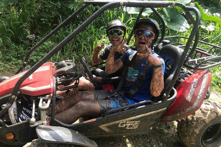 Roatan Sloths em habitat natural: ATV Buggy Tour Zipline & praia