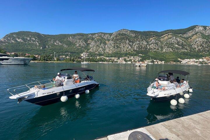 Kotor : Blue Cave 3 - uur durende groepsrondvaart met moderne speedboot