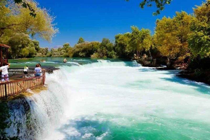 Tour in barca della cascata di Manavgat da pranzo laterale e cascate