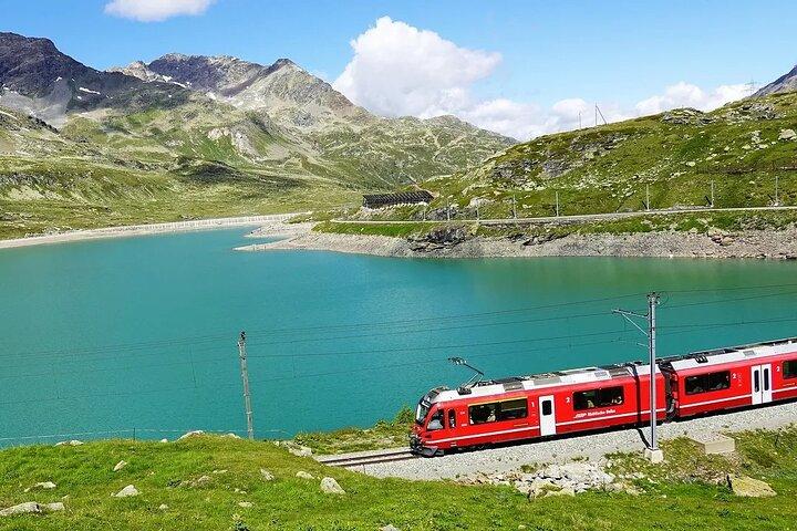 Bernina Expresszug und St. Moritz Tagestour ab Mailand