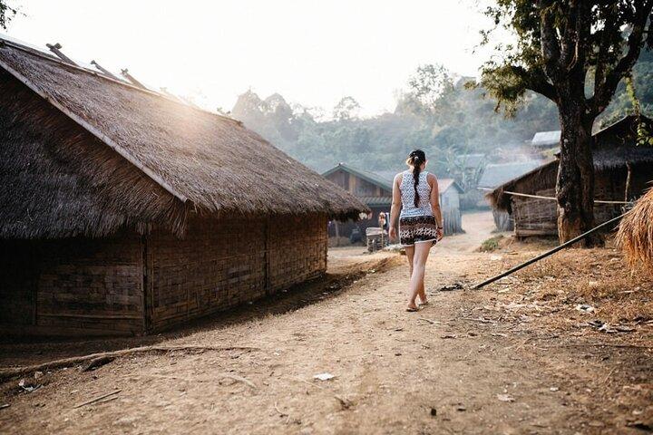 Halvdag Kuang Si vattenfall och Hmong Village