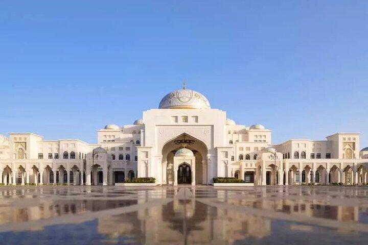 Abu Dhabi Stadtrundfahrt mit Scheich Zayed Moschee und Qasr Al Watan