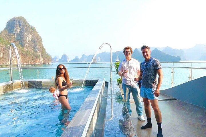 Dagcruise Halong en Lan Ha Bay met kajak en lunchervaring