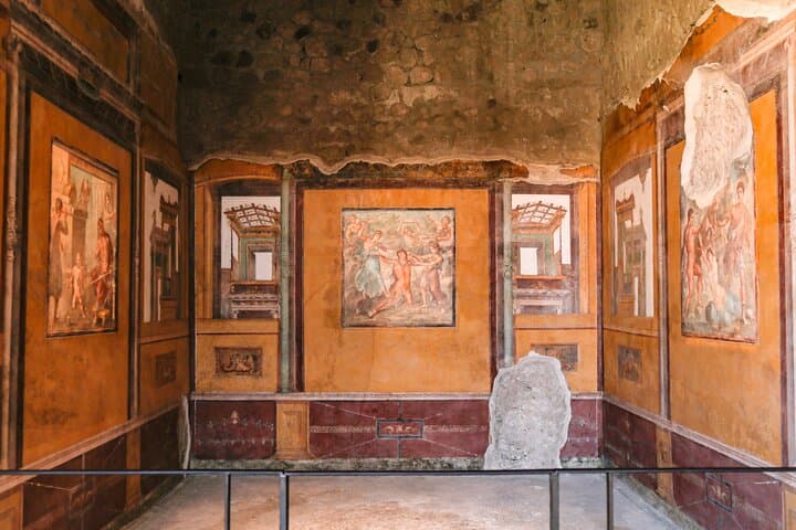 Skip-the-line Pompeii Guided Tour from Naples
