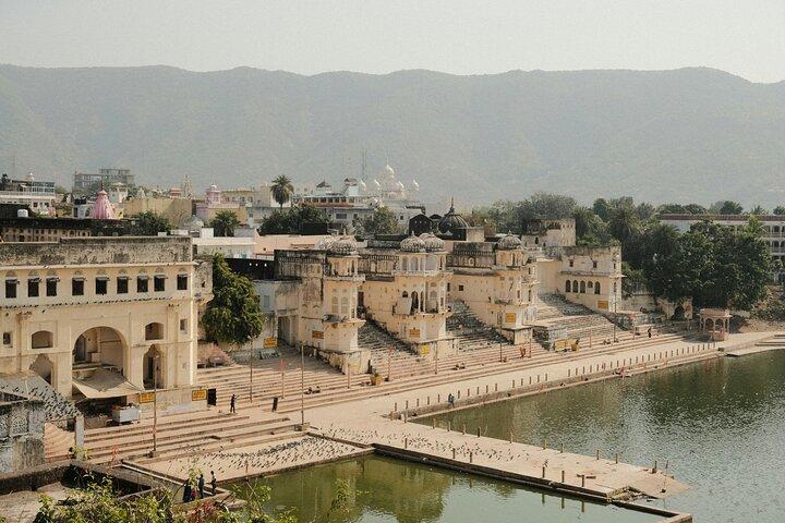 Privat Udaipur til Jaipur envejs transfer med Pushkar besøg