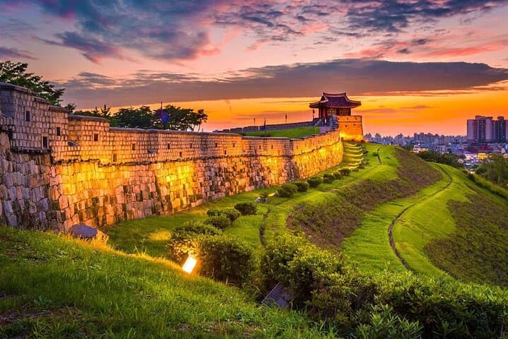 Seoul: Suwon Hwaseong & Waujeongsa & Starfield Heritage Tour