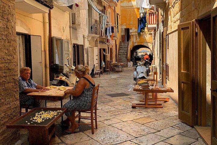 Tour privato di 8 ore da Bari ad Alberobello e Locorotondo