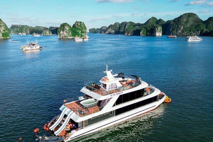 Cat Ba : Luxe dagcruise van D’Charme naar het hart van Lan Ha Bay