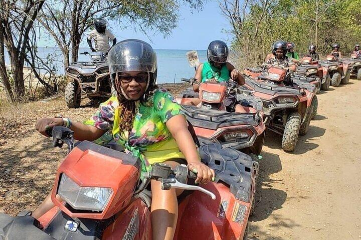 Transporte privado para cavalos e ATV com paradas extras (Ricks Café)