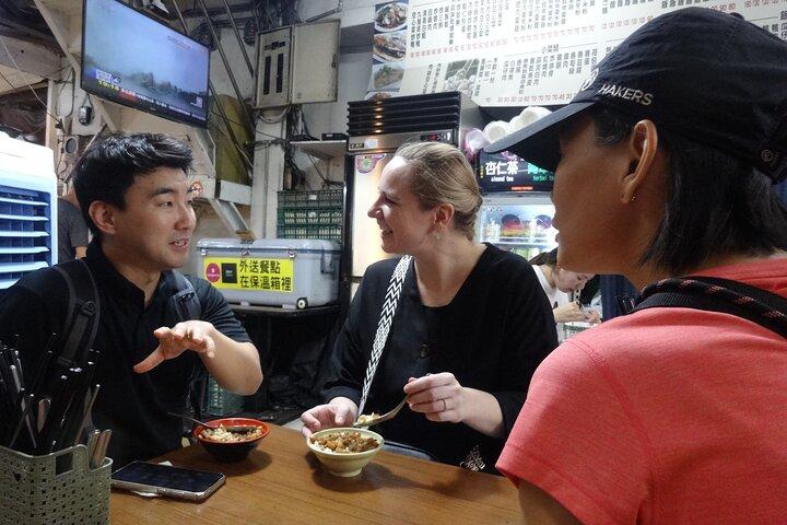 寧夏夜市の台北ウォーキングフードツアー(10食付き)