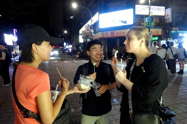 寧夏夜市の台北ウォーキングフードツアー(10食付き)