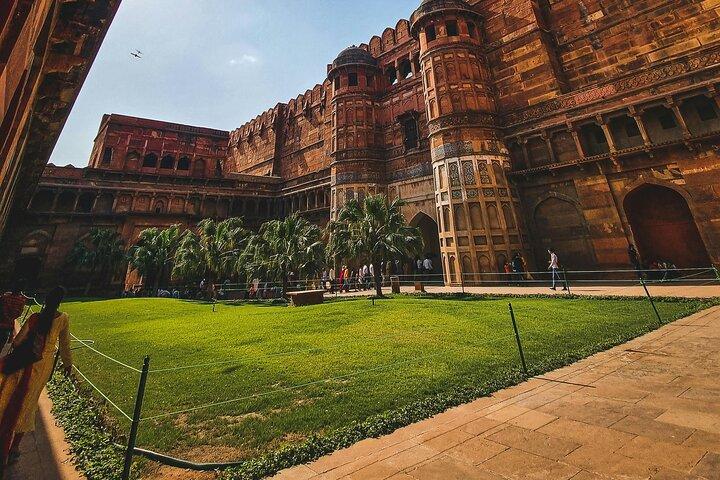 Excursão de 2 dias ao Taj Mahal e Agra saindo de Pune com voos comerciais de ambos os lados
