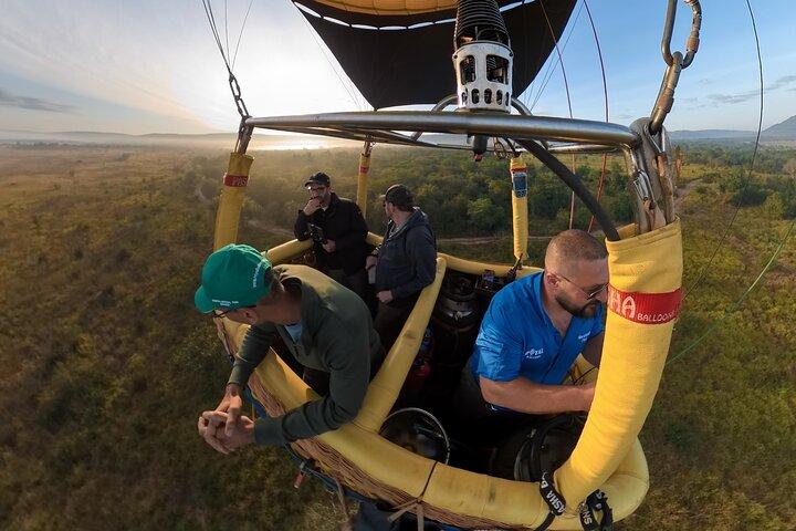 3 - Dag Akagera luksus safari, varmluftballon og solnedgang båd