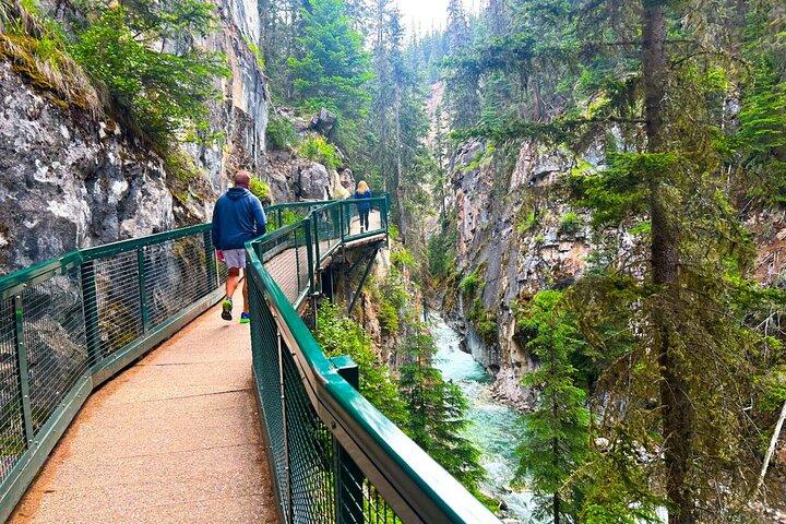 Calgary & Banff to Lake Louise & Moraine Lake | Shared Shuttle