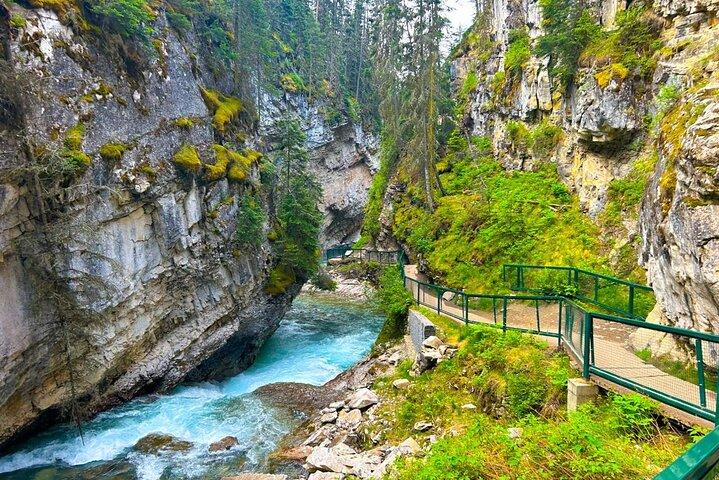Calgary & Banff to Lake Louise & Moraine Lake | Shared Shuttle