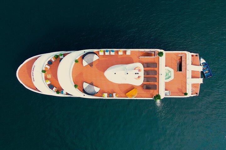 Lan Ha Bay Sunset Luxury Tour : kayak, toboggans aquatiques et jacuzzi