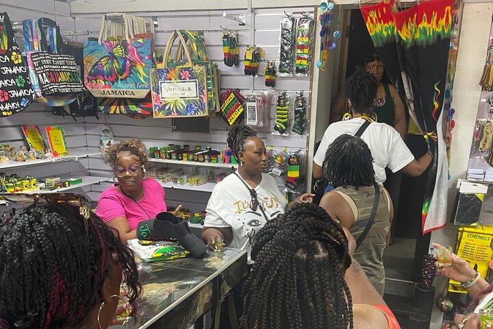 Montego Bay City Highlights Tour e compras com rafting de bambu