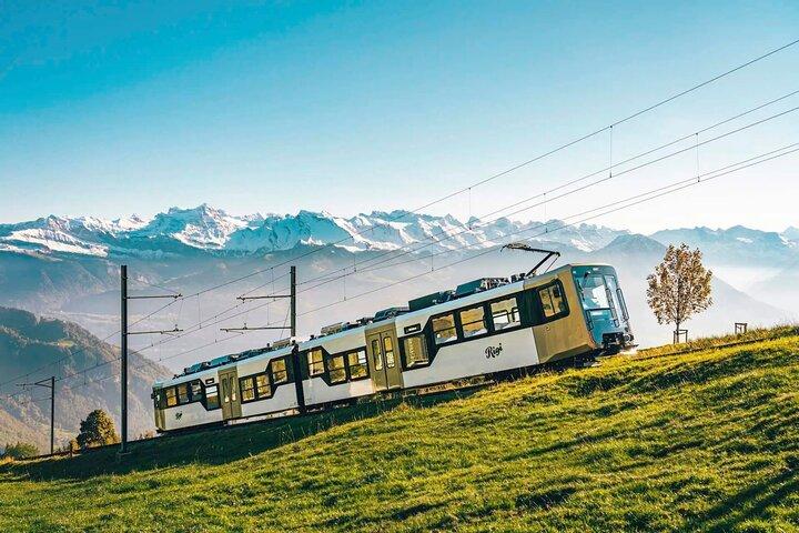 観光列車、ボート、歯車で巡るスイスアルプス、湖、渓谷