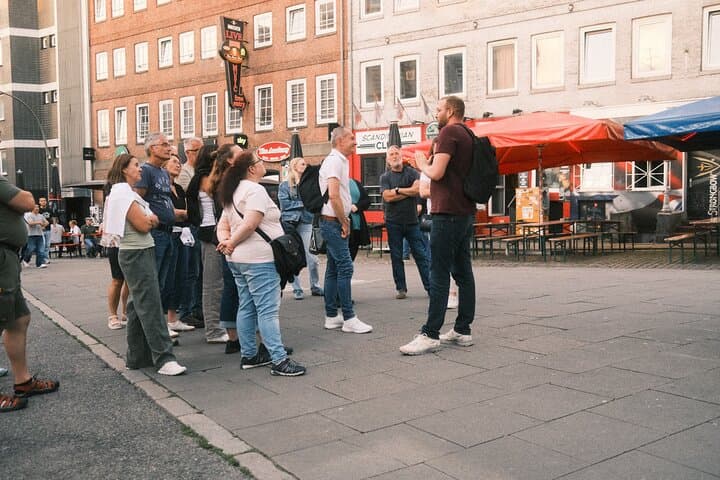 St. Pauli Kieztour - Hamburg's Reeperbahn in the middle