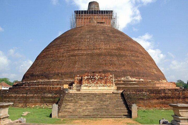 Besøg Den Hellige By Anuradhapura