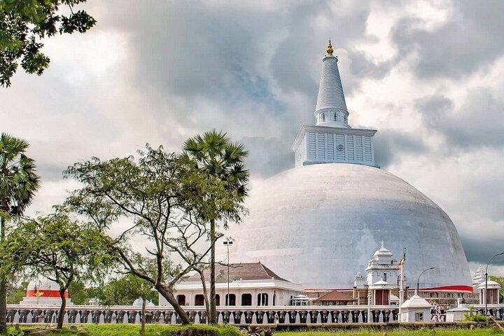 Besøg Den Hellige By Anuradhapura
