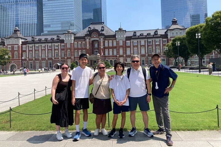 Imperial Palace to Tokyo Station Historical Walking Tour