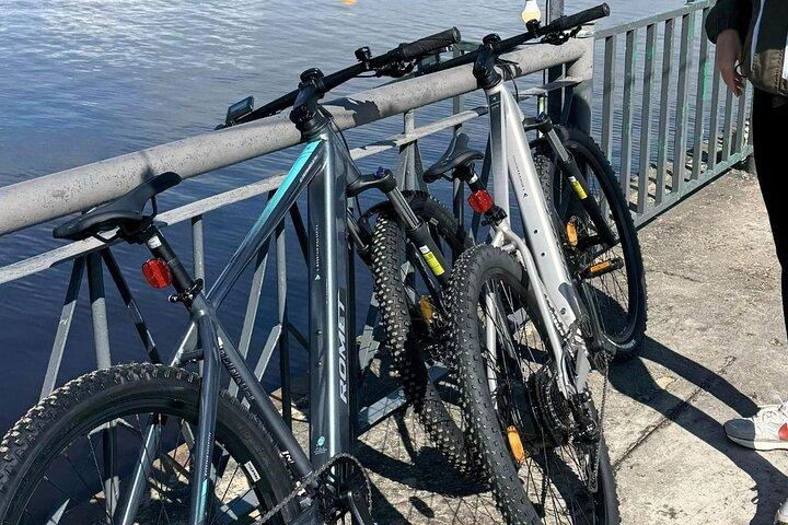 Location de vélos électriques Riga avec casque et serrure