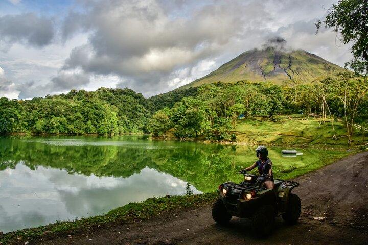 L'esperienza guidata di Discovery Adventures ATV a La Fortuna, sul vulcano Arenal