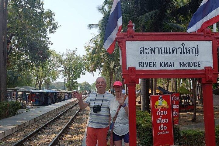 Kanchanaburi River Kwai Death Railway, Khao Poon Cave Bootsfahrt