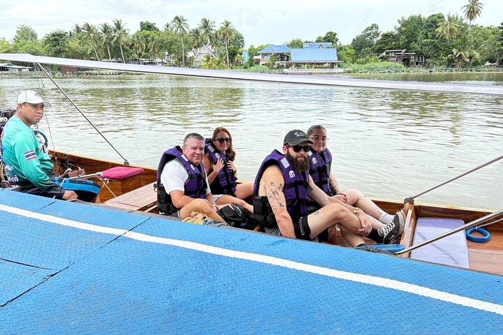 Kanchanaburi River Kwai Death Railway, Khao Poon Cave Bootsfahrt