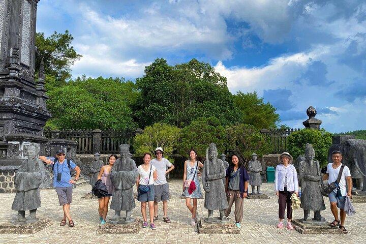 Hue Dragon Boat Tour : Perfume River, Royal Tombs, Hon Chen Temple