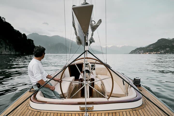 Private Sailing Boat Tour Classic Lake Como with Aperitif