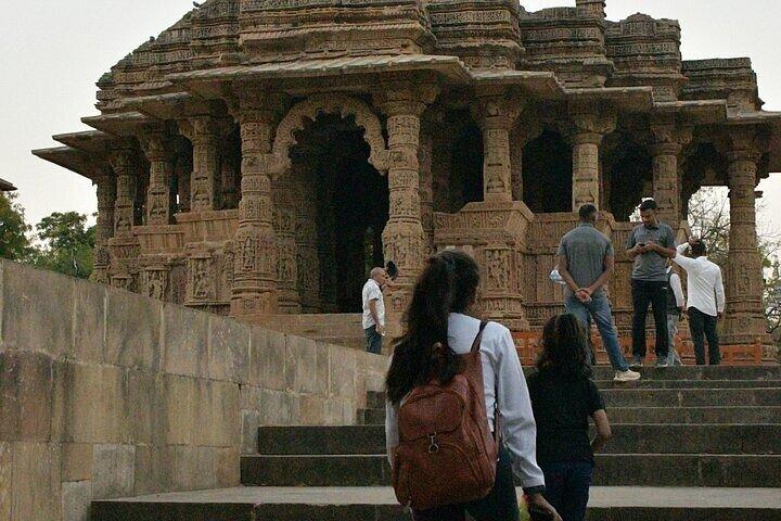Modhera Sun Temple e Rani ki Vav Tour privato in auto
