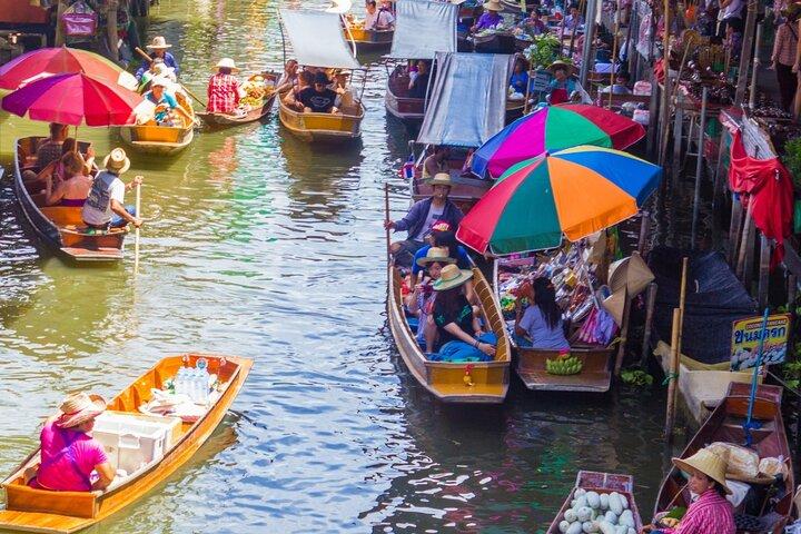 Visite du marché ferroviaire Maeklong Train Riding & Floating Market