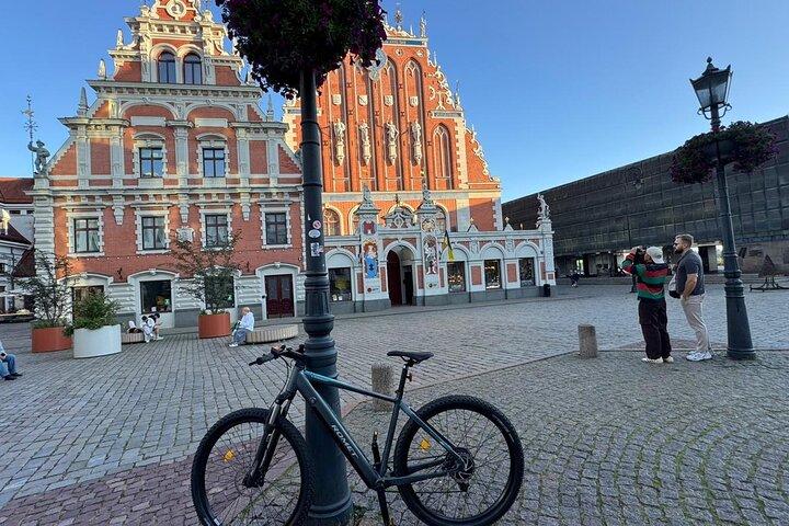 Location de vélos électriques Riga avec casque et serrure