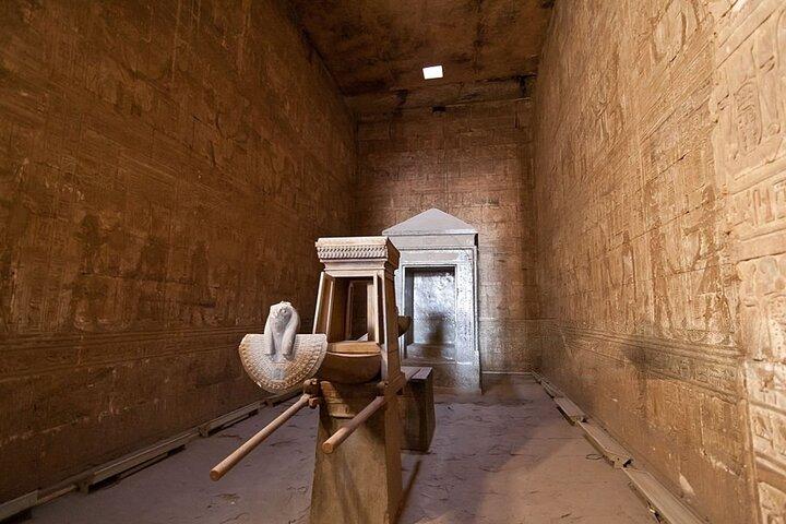 Passeggiata con gli Dei Tour di un'intera giornata a Edfu e Kom Ombo da Assuan