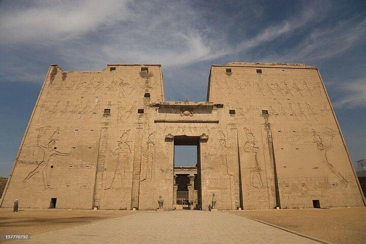 Passeggiata con gli Dei Tour di un'intera giornata a Edfu e Kom Ombo da Assuan