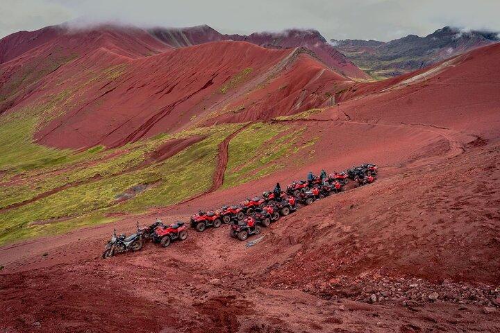 Rainbow Mountain e Red Valley com ATV Tour a partir de Cusco
