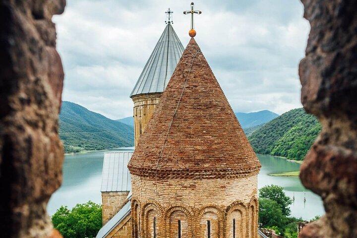 Excursión privada de día completo a Kazbegi y Gudauri desde Tbilisi